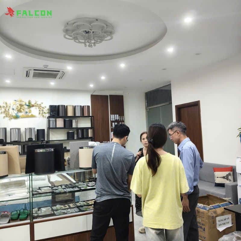 Khách hàng tại miền Bắc có thể dễ dàng kết nối và làm việc trực tiếp với công ty Falcon Hà Nội.