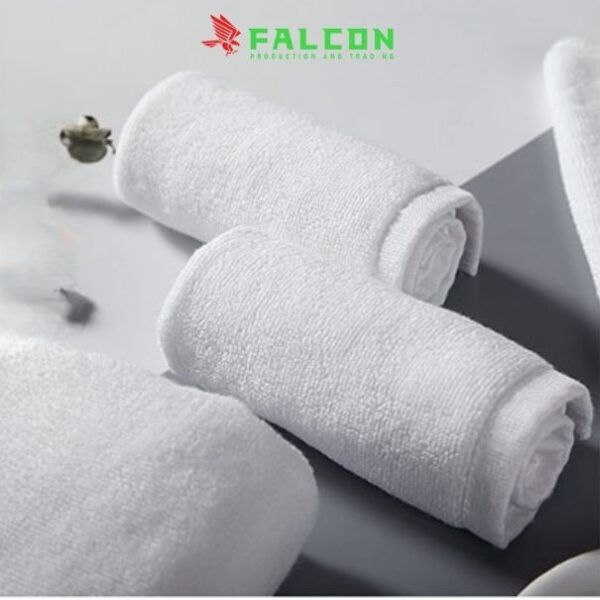 Khăn trắng khách sạn lau mặt