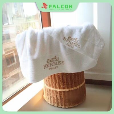 Falcon cung cấp khăn tắm cỡ nhỏ thêu logo khách sạn