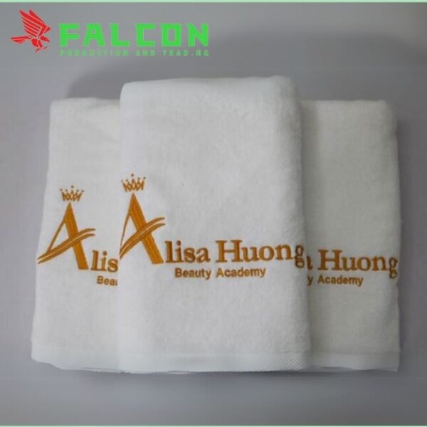 Falcon cung cấp khăn tắm cỡ vừa thêu logo